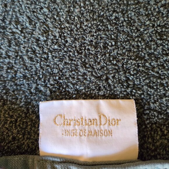 CHRISTIAN DIOR Two 100% Cotton Embroidered Green Towels - Picture 5 of 6